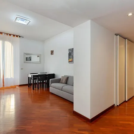 Flat In Citylife Near Metro! Apartman *